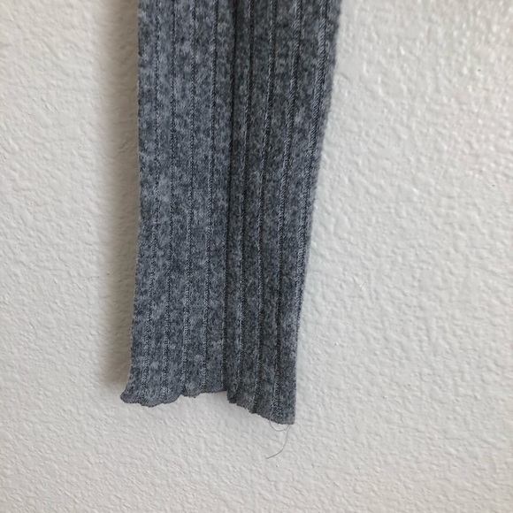 FOREVER 21 gray knit lettuce edge long sleeve crew neck minimalist crop top - Picture 9 of 9